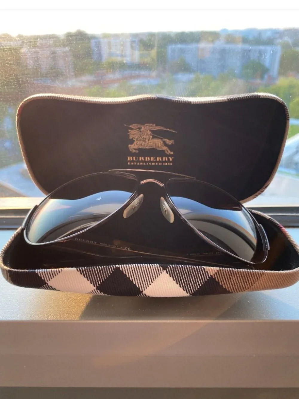 Burberry B3020-M Plaid Aviator Sunglasses 1031/73 w/ Case